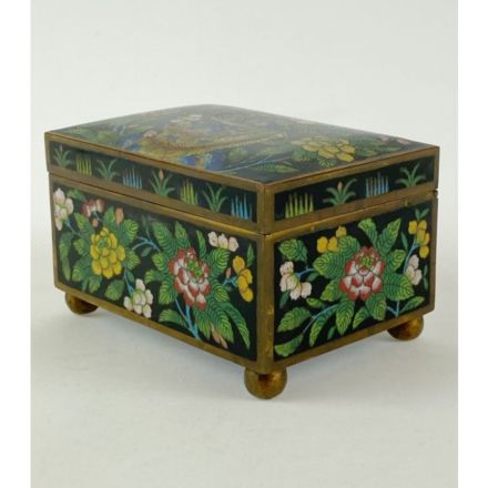 Cloisonné box with flower decoration 