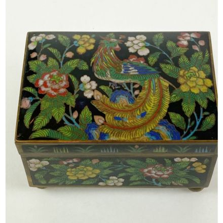 Cloisonné box with flower decoration 