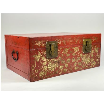 Oriental red trunk