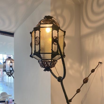Italian Art Deco lamp in wrought iron mounted on a pole