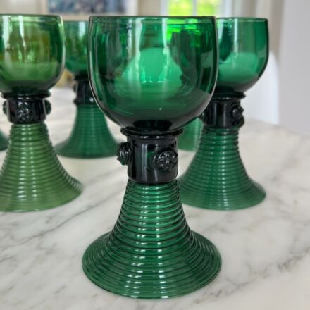 8 wine glasses 'verres à Moselle'